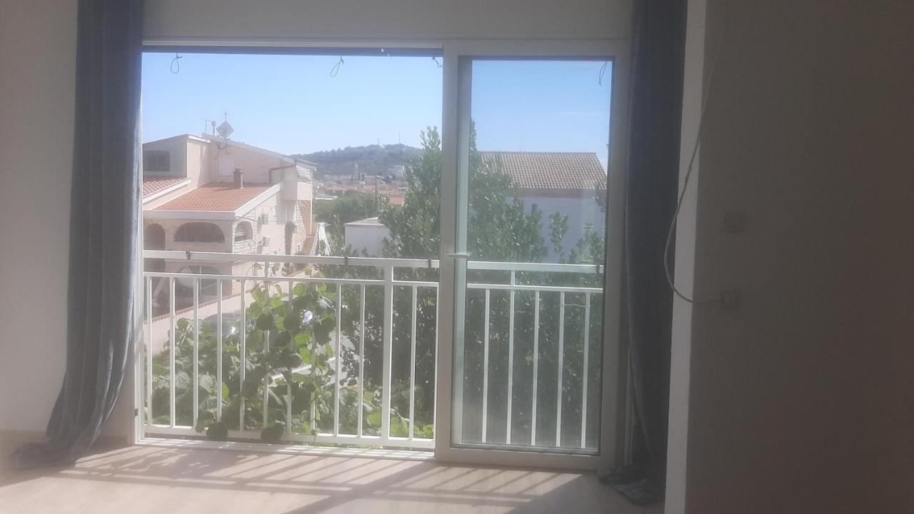 Basil Apartments And Rooms Betina  Room photo